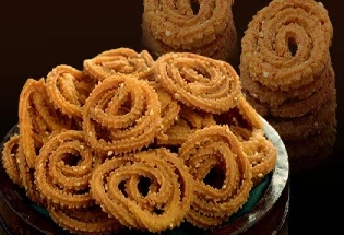 Diwali Special : इस दिवाली घर पर बनाएं स्‍पेशल कुरकुरी चकली, जानें आसान रेसिपी