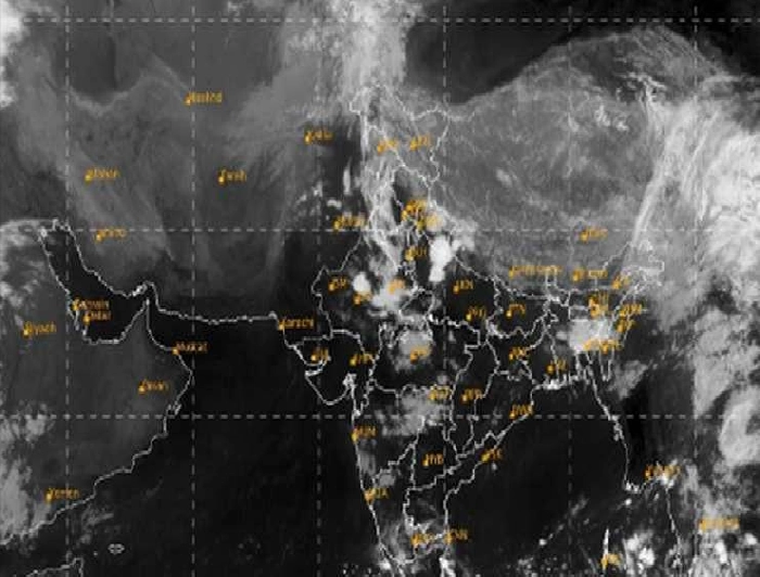 Weather Updates: गर्मी का भीषण प्रकोप जारी, उत्तराखंड, तमिलनाडु और राजस्थान में बारिश की संभावना