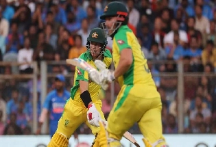 पहले पॉवरप्ले में ऑस्ट्रेलिया की धुंआधार शुरुआत, 1 विकेट खोकर जड़े 43 रन