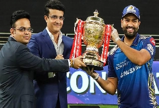 IPL की 'सरपंच' बनी मुंबई इंडियंस को मिली 20 करोड़ रुपए की पुरस्कार राशि
