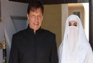 इमरान खान की पत्नी बुशरा बीबी के खाने में टायलेट क्लीनर