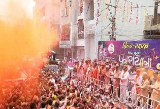 इंदौर में रंगपंचमी की गेर में चरम पर उत्साह, CM मोहन यादव ने उड़ाया गुलाल