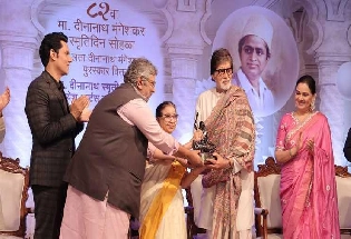 लता दीनानाथ मंगेशकर पुरस्कार से सम्मानित हुए अमिताभ बच्चन