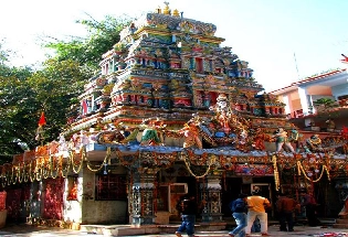 द्रविड़ वास्तुकला शैली में निर्मित नीलकंठ मंदिर है देवाधिदेव की श्रद्धास्थली