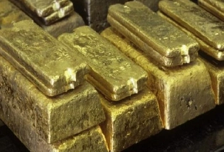 इंदौर में मोबाइल चार्जर और ईयर पॉड्स में छिपाकर लाया गया 6 लाख का सोना जब्त