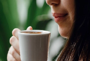 क्या दूध वाली चाय-कॉफी सेहत को पहुंचा सकती है नुकसान?