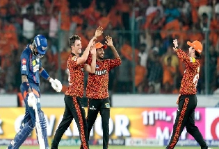 हैदराबाद की सधी हुई गेंदबाजी के आगे लखनवी नवाब बना पाए सिर्फ 165 रन