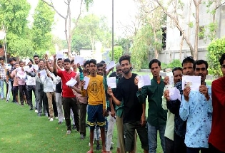 Indore Loksabha Election 2024 : इंदौर में शाम 7 बजे तक 60 प्रतिशत से ज्यादा वोटिंग, क्या टूट पाएगा 2019 का रिकॉर्ड