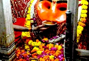 काल भैरव की प्रतिमा के मदिरापान करने का रहस्य