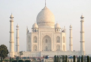 ताजमहल का दीदार हुआ महंगा, देशी और विदेशी पर्यटकों की बढ़ाई टिकट दर