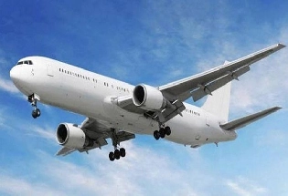 तालिबानी कब्जे के बाद काबुल में उतरा पहला यात्री विमान