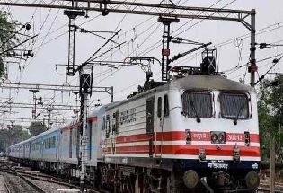 Budget 2020: अगले 5 साल में स्वच्छ ऊर्जा से चलने वाली दुनिया में पहली होगी भारतीय रेल
