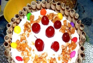 New Year Cake: बच्चों के पसंदीदा क्रीमी वनीला केक से मनाएं हैप्पी न्यू ईयर