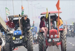 Kisan Andolan Tractor March : ट्रैक्टरों संग सड़क पर उतरे किसान, पुलिस की प्लानिंग से फ्लॉप हुआ मार्च