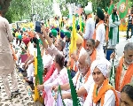 Farmer Protest : किसान आंदोलन में महिला किसानों ने संभाला मंच, रेल रोको प्रदर्शन में भी होंगी शामिल