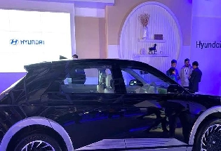 ऑटो एक्सपो 2023 का आगाज, Hyundai ने लांच की Ioniq5, जानिए एक बार चार्ज पर कितना चलेगी