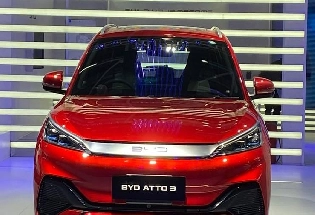 Auto Expo 2023 : ऑटो एक्सपो में BYD Seal से उठा पर्दा, 3.8 सेकंड में पकड़ लेती है 100 km की स्पीड, सिंगल चार्ज में देगी 700 km की रेंज