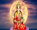 Lakshmi puja for wealth: धन के लिए मां लक्ष्मी की प्रार्थना कैसे करें?