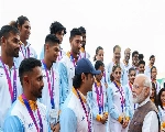 Asian Games के पदक विजेताओं से PM मोदी ने की मुलाकात, तारीफों के पुल बांधे