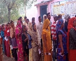 भारत की महिलाएं वोटर लिस्ट में तो बढ़ीं, संसद में नहीं