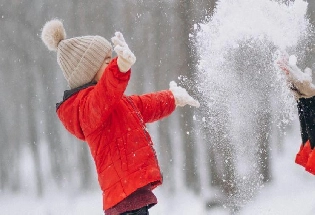 Winter Care Tips for Babies: सर्दियों में बच्चों को ऐसे रखें हेल्दी, जाने ये 5 बातें