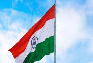 Republic Day Flag Hoisting: गणतंत्र और स्वतंत्रता दिवस पर झंडा फहराने में हैं 7 अंतर