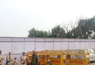 Kisan Andolan : किसान आज करेंगे दिल्ली कूच, राजधानी में सीमाओं पर बढ़ी सुरक्षा, बुलडोजर जब्त करने के आदेश