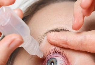 नहीं पड़ेगी Eye Drop की जरूरत, इन 5 घरेलू उपचार से रखें आंखों को हेल्दी