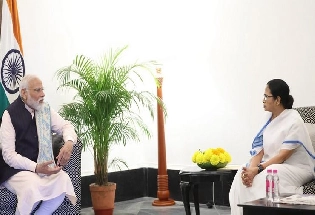 PM मोदी से मिलने राजभवन पहुंचीं ममता बनर्जी, जानिए किन मुद्दों पर हुई बात...
