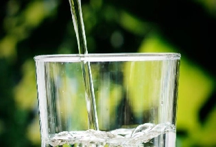 Dehydration Symptoms: शरीर में पानी की कमी से दिखते हैं ये 7 लक्षण